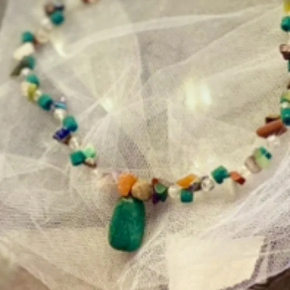 90’s True Vintage Jade Pendant Earthy Choker Beaded Bohemian Gemstone Necklace - Picture 2 of 3